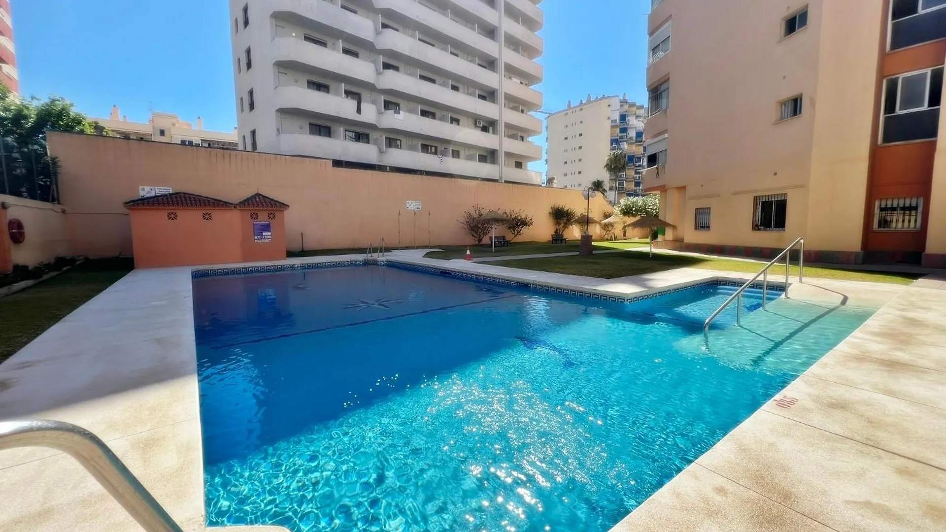 Nuevo Y Luminoso Estudio De Playa Con Piscina Fuengirola