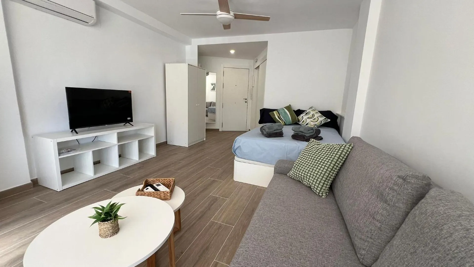 Nuevo Y Luminoso Estudio De Playa Con Piscina Fuengirola Apartment